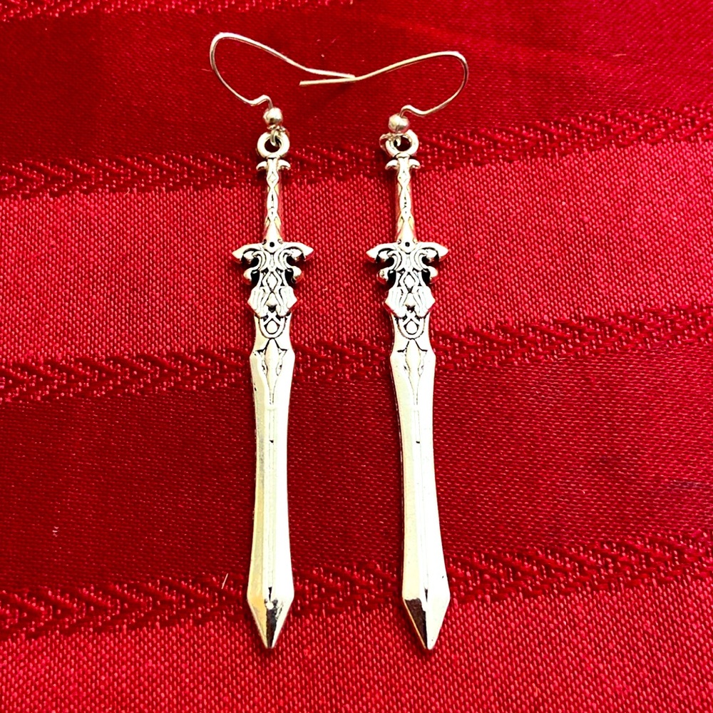5/$10❤️❤️❤️NEW TIBETAN SILVER SWORD WEAPON DANGLING EARRINGS BY ALYCE RANCOUR